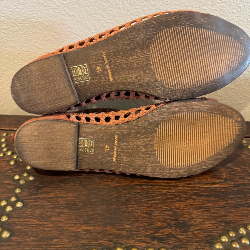 Sundance Woven Open-Toe Sandals in Rose and Cream - Picture 6 of 7